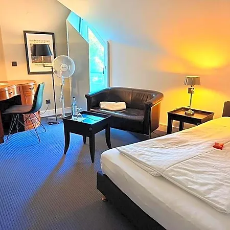 Hotel Village *